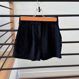 Aritzia Babaton pleated shorts